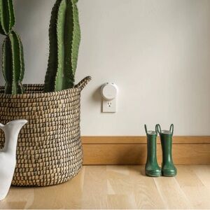 Pura Smart Home Fragrance Diffuser and accompanying fragrance refills